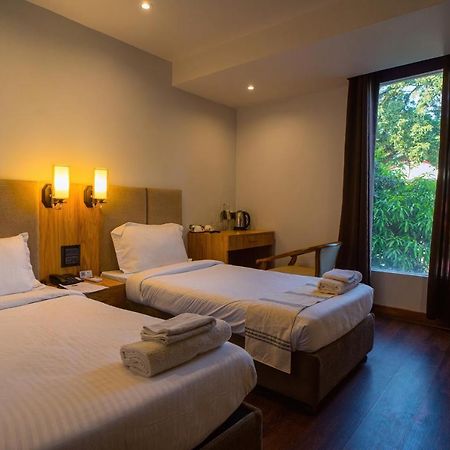 Emerald Hotel Āīzawl 外观 照片