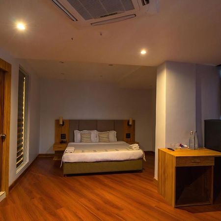 Emerald Hotel Āīzawl 外观 照片