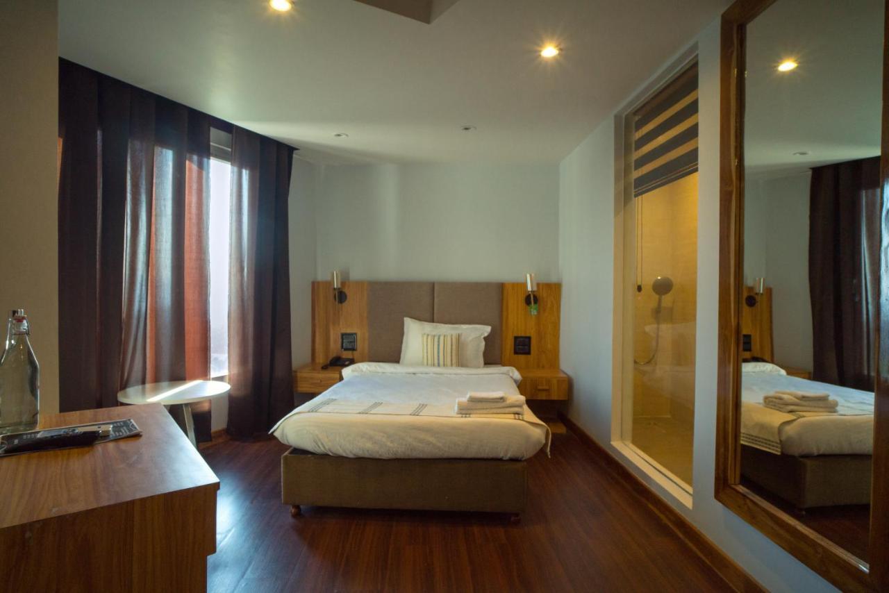 Emerald Hotel Āīzawl 外观 照片