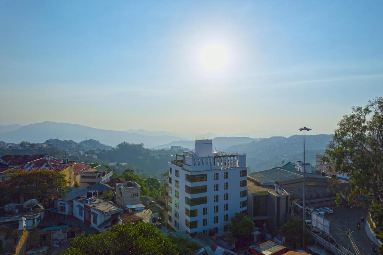 Emerald Hotel Āīzawl 外观 照片