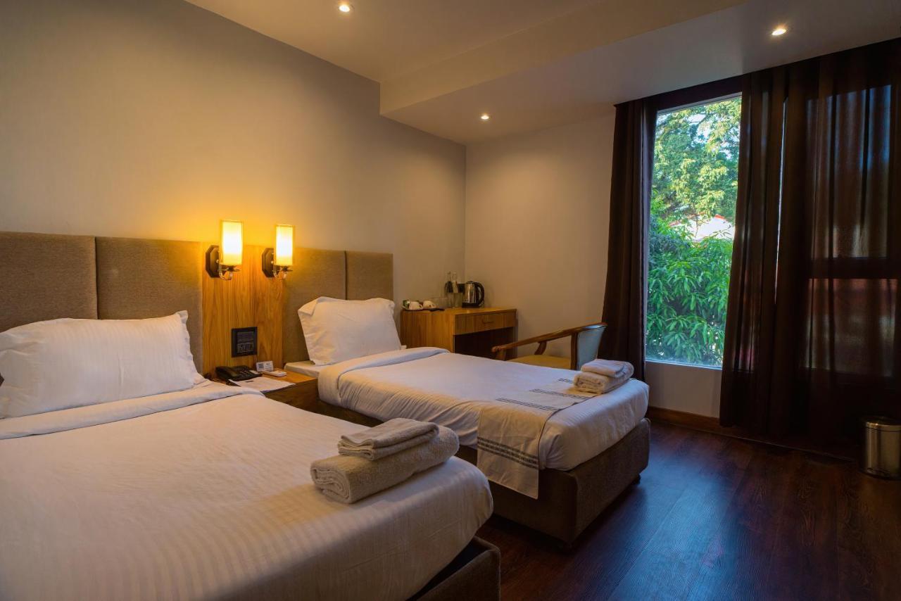 Emerald Hotel Āīzawl 外观 照片