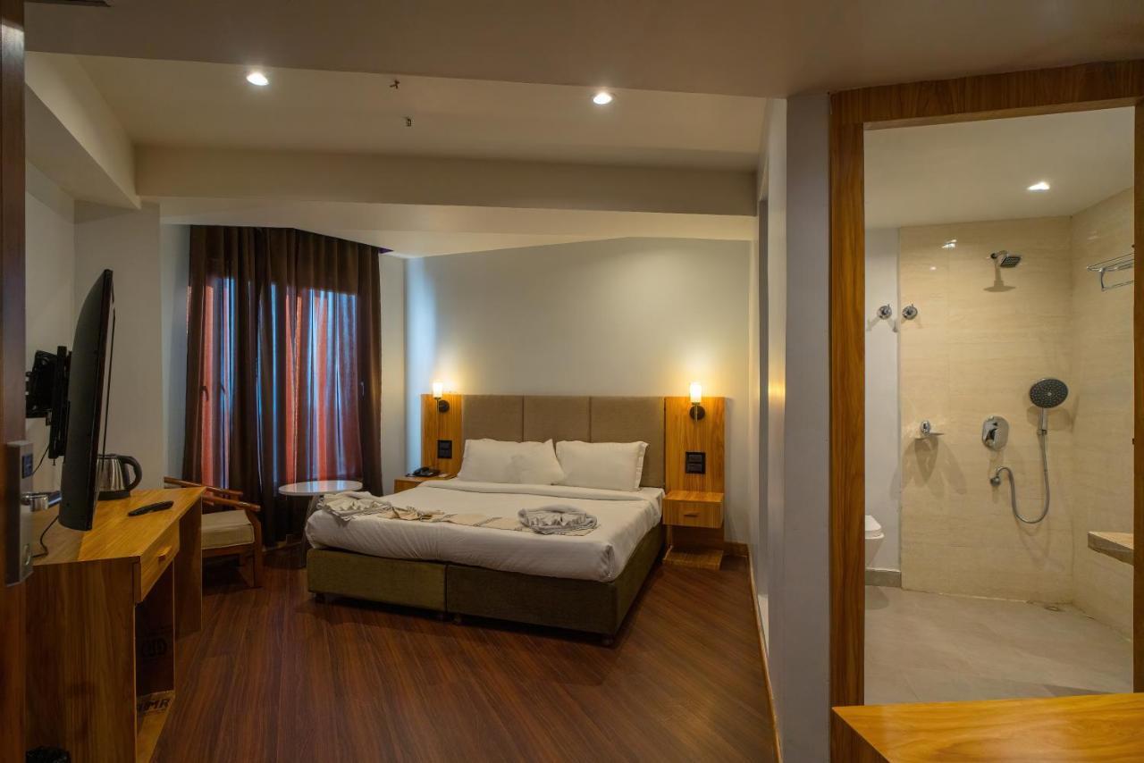 Emerald Hotel Āīzawl 外观 照片