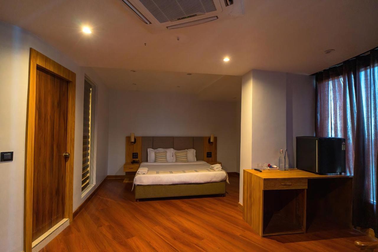 Emerald Hotel Āīzawl 外观 照片