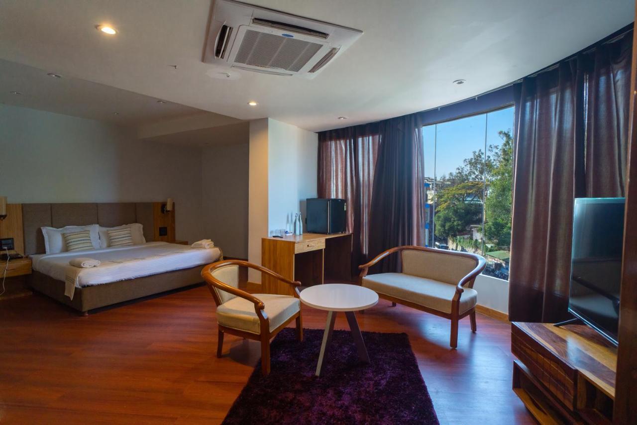 Emerald Hotel Āīzawl 外观 照片